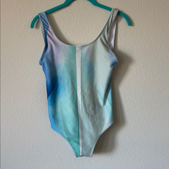 Leo M - New - Picture 1 of 2